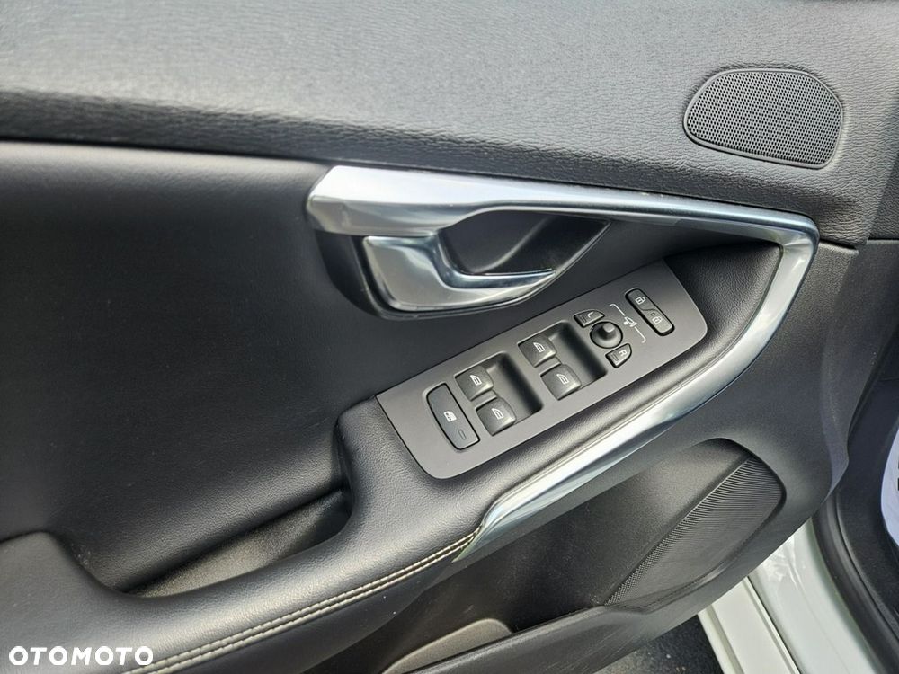 Volvo V40 D2 R-Design Momentum - 19