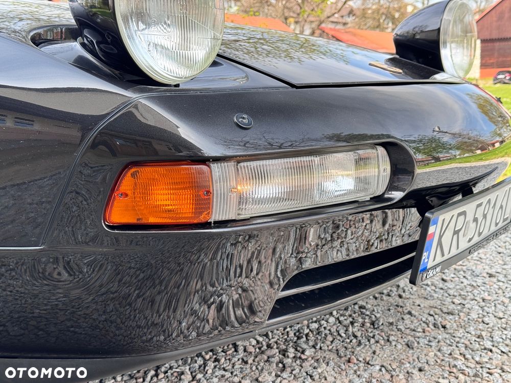 Porsche 928 - 17