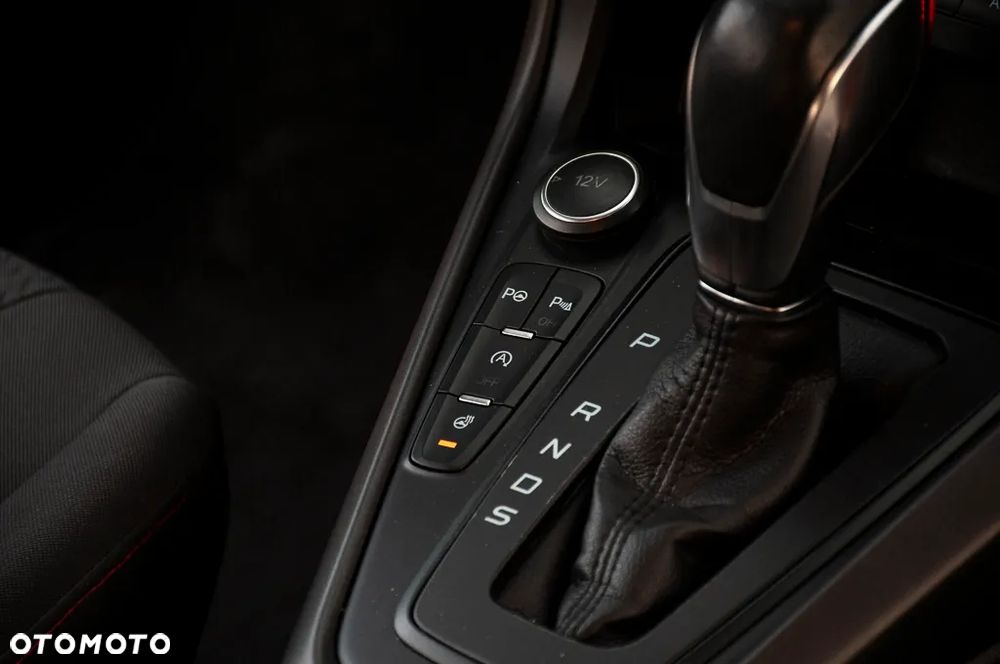 Ford Focus SW 1.5 EcoBoost S&S ST-LINE - 34