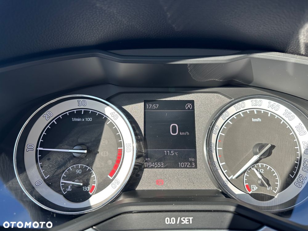 Skoda Superb 2.0 TDI SCR Ambition - 19