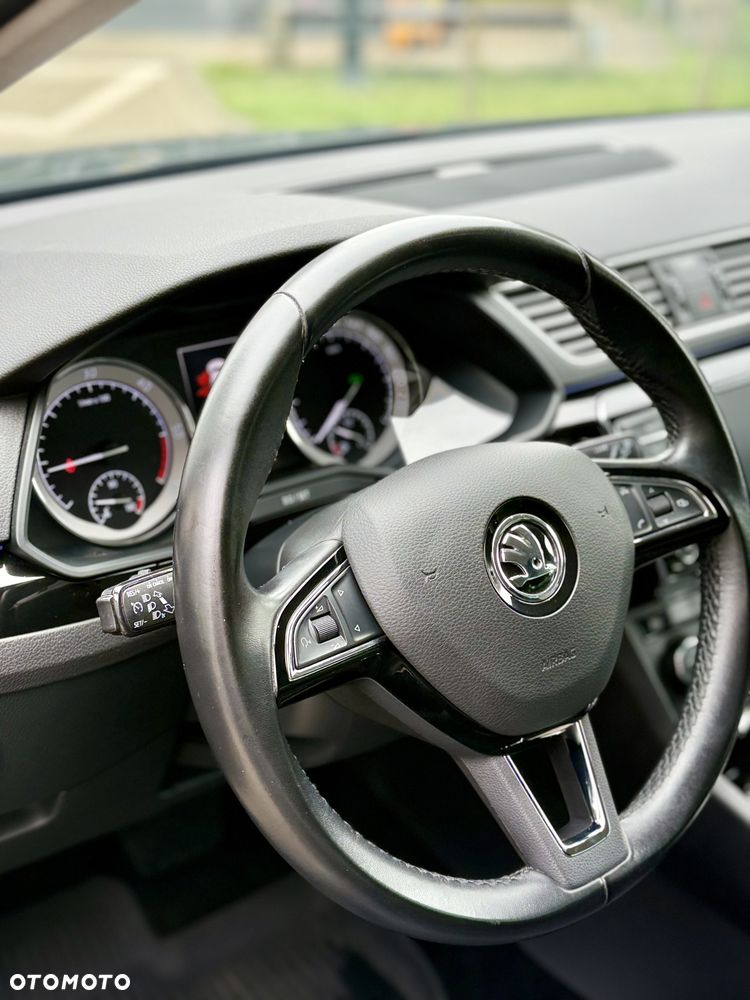 Skoda Superb 2.0 TDI 4x4 L&K DSG - 9