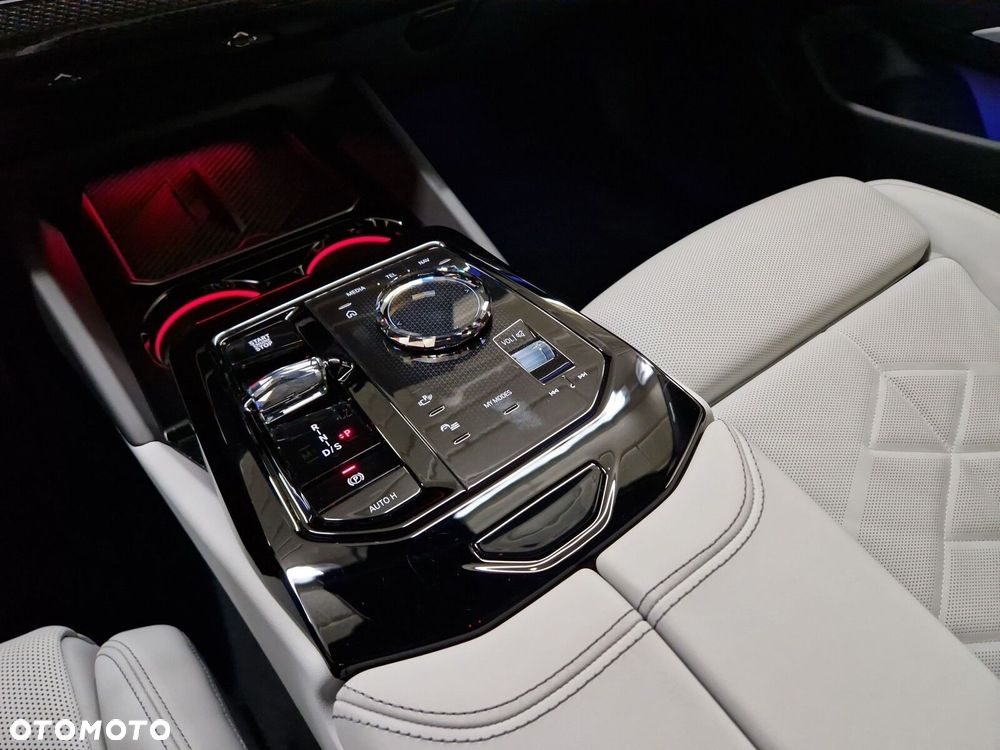 BMW Seria 5 530e xDrive PHEV M Sport - 17