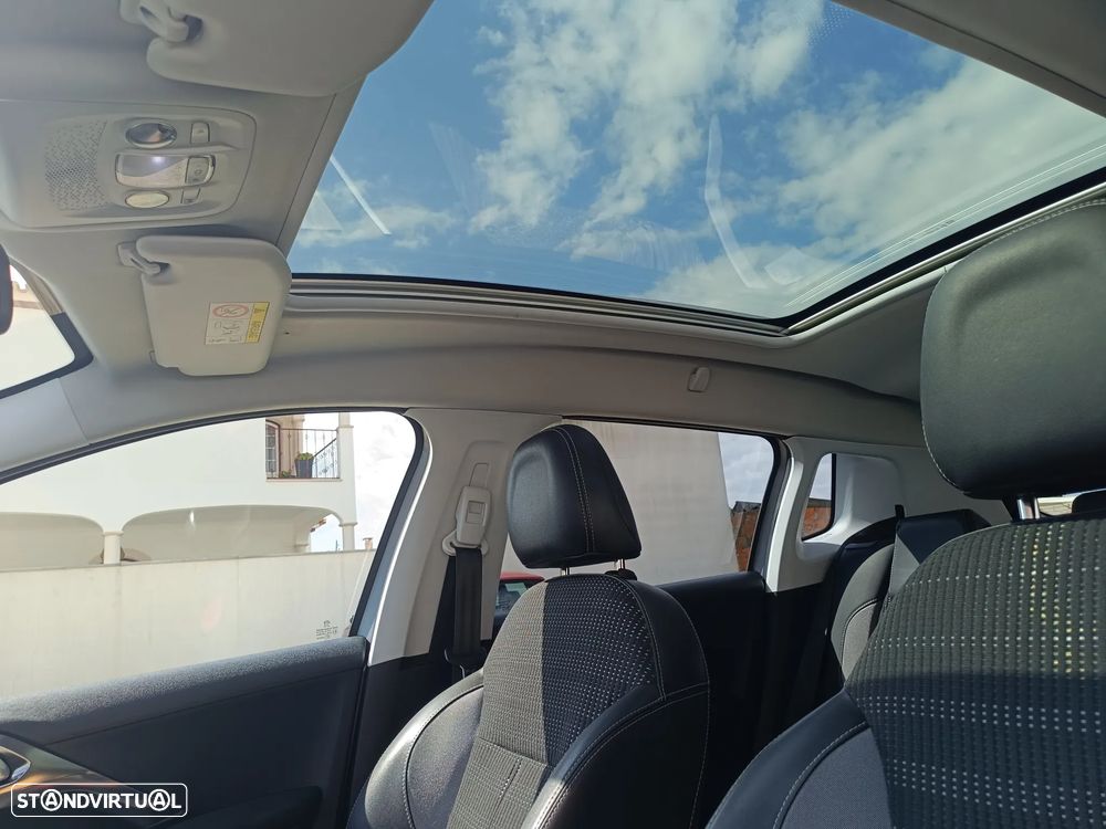 Peugeot 2008 1.6 e-HDi Allure - 15