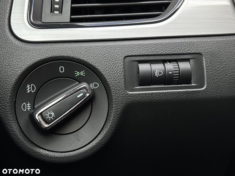 Skoda RAPID 1.0 TSI Ambition - 19