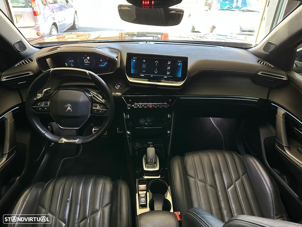 Peugeot 2008 PureTech 130 EAT8 GT Pack - 31