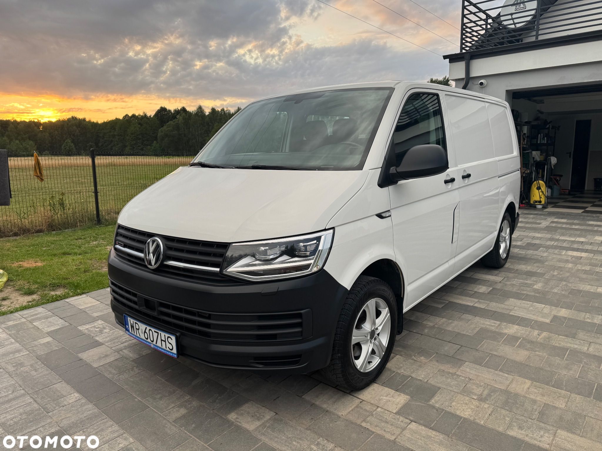 Volkswagen Transporter - 1