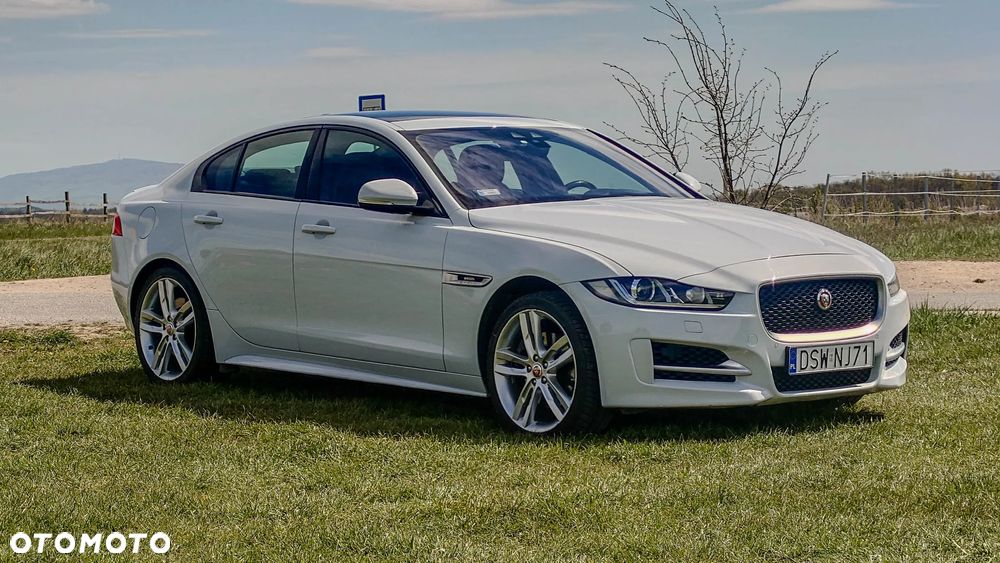 Jaguar XE 2.0 D AWD R-Sport - 2