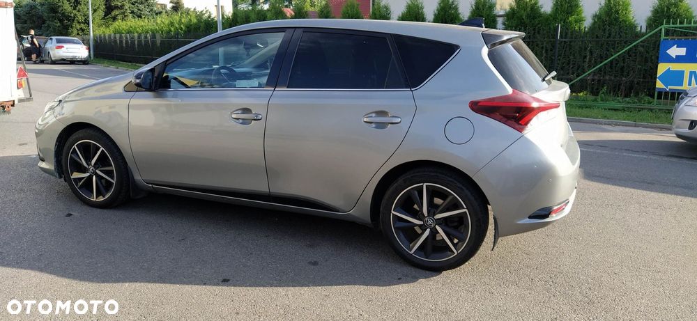 Toyota Auris 1.6 Selection - 17