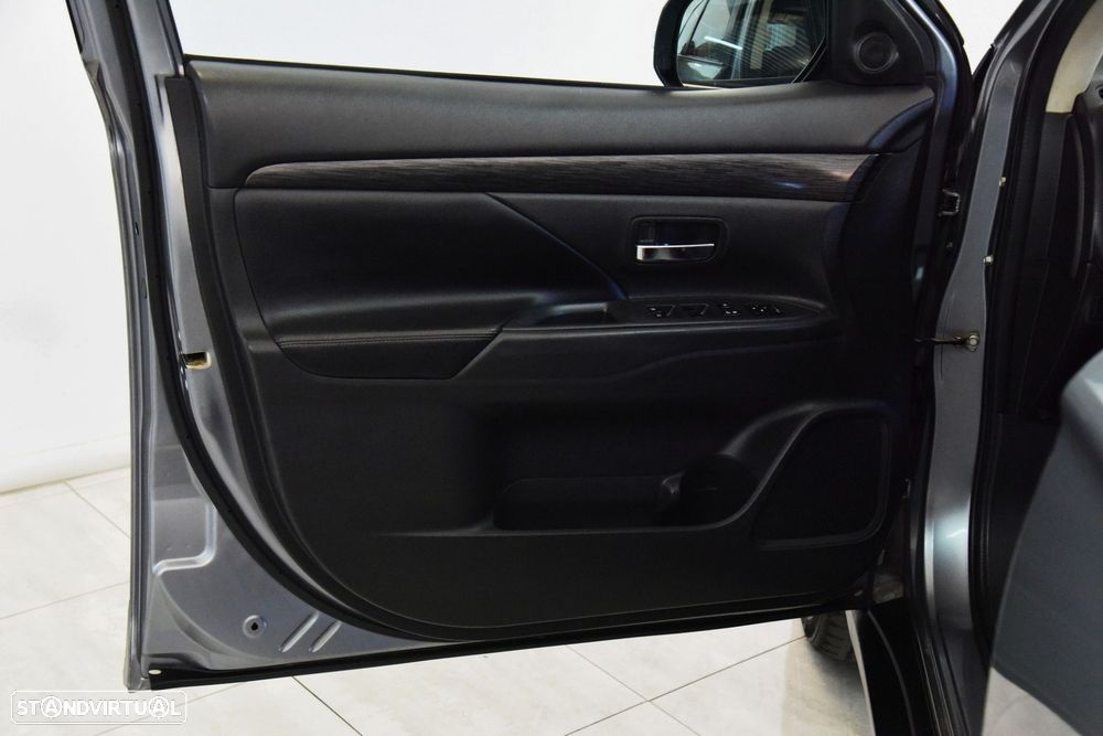 Mitsubishi Outlander 2.2 DI-D Intense - 25