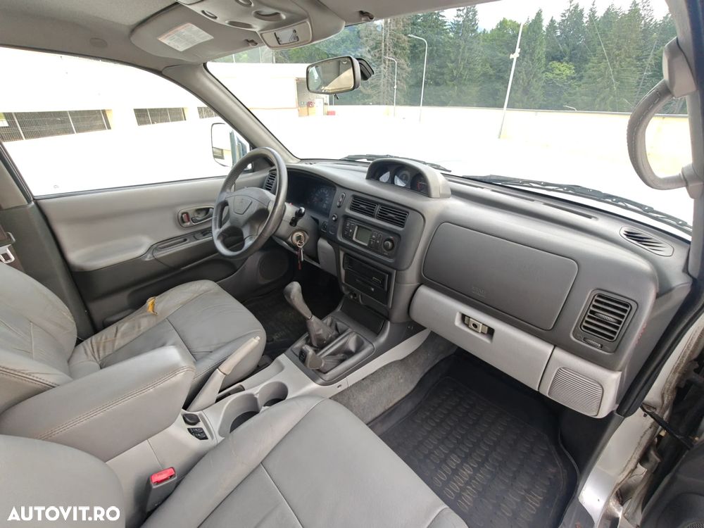 Mitsubishi Pajero Sport 2.5 TD GLS - 22