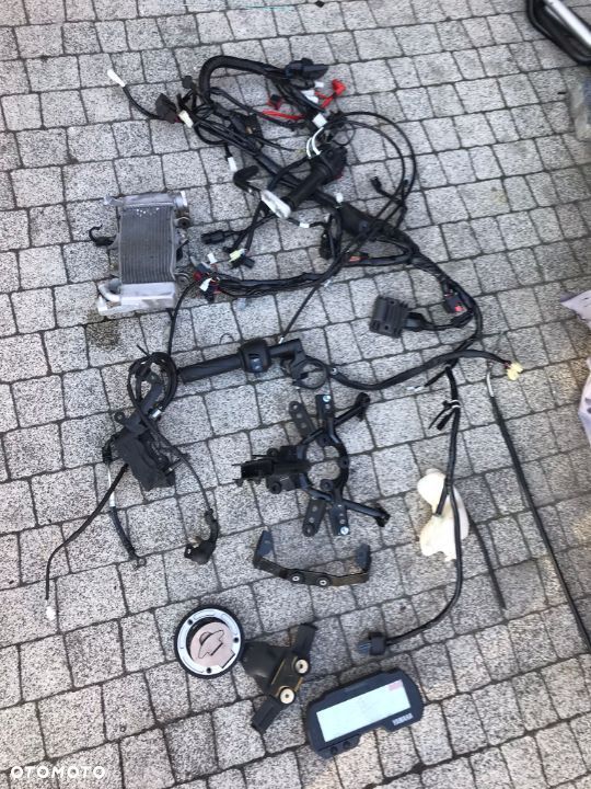Yamaha YZF 125  chłodnica  silnik bok osłona błotnik - 5