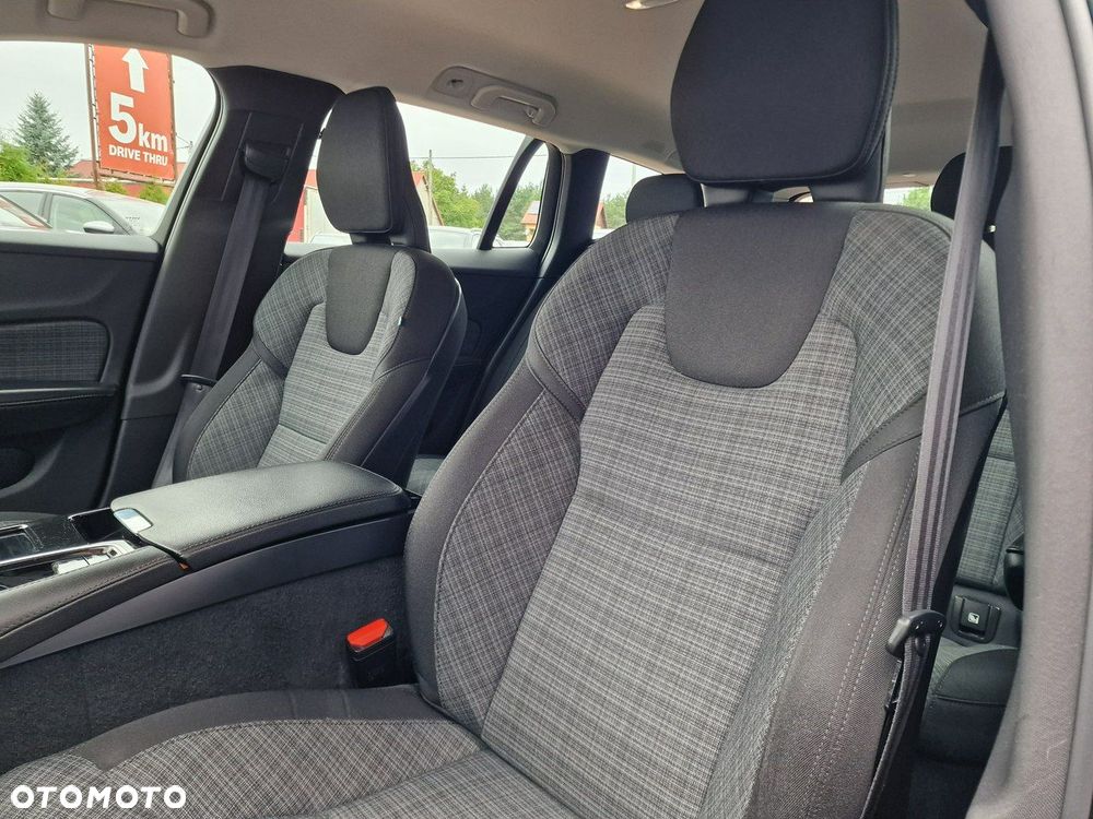 Volvo V60 T6 Plug-in Hybrid AWD Core - 20