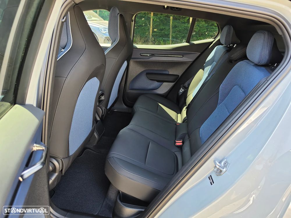 Volvo EX30 Single Motor Extended Range RWD Plus - 10