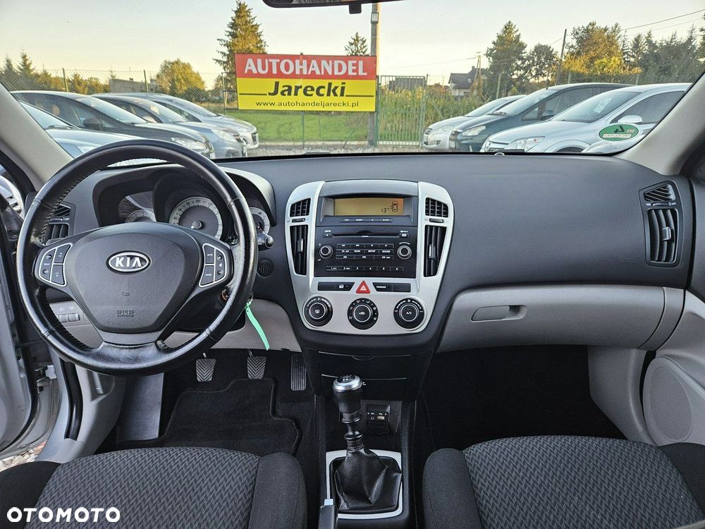 Kia Ceed - 12