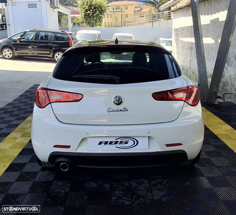 Alfa Romeo Giulietta 1.6 JTDm Distinctive - 4