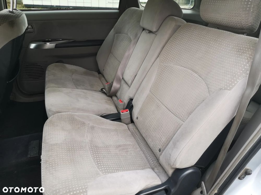 Mitsubishi Grandis - 15