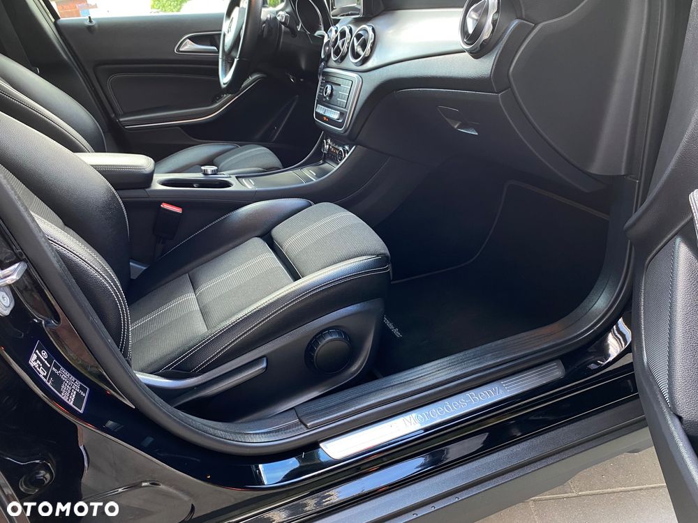 Mercedes-Benz GLA 200 7G-DCT Urban - 38