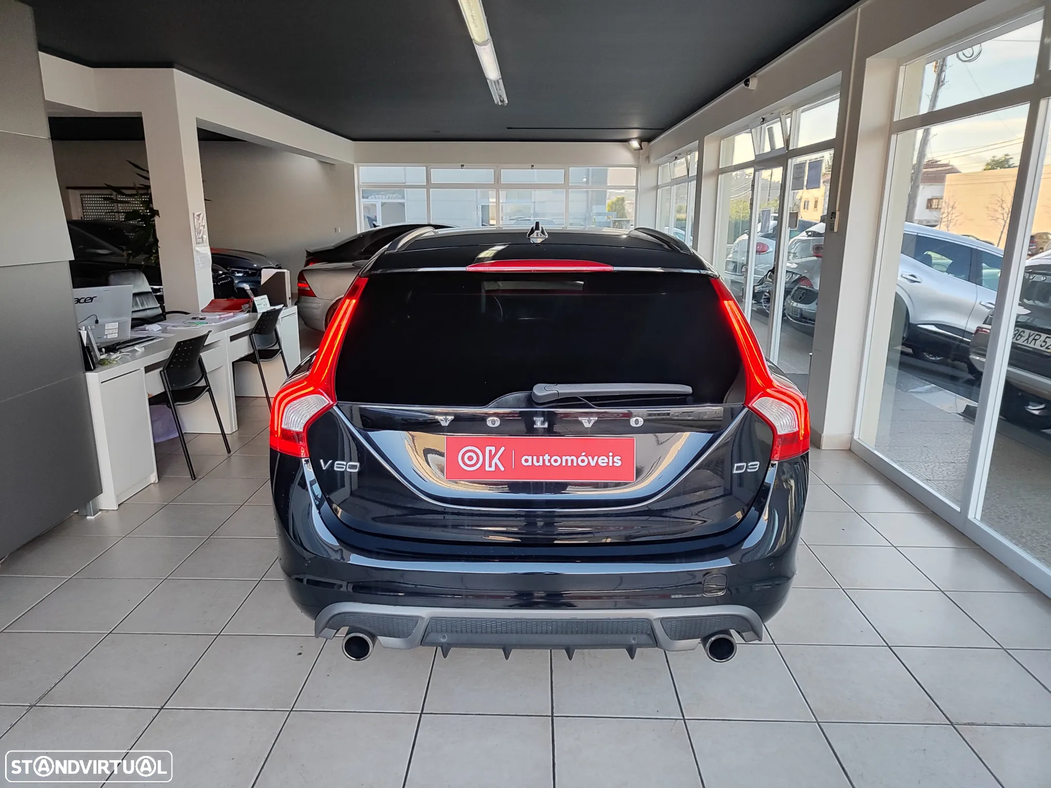 Volvo V60 2.0 D3 R-Design Start/Stop - 11