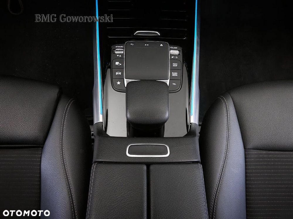 Mercedes-Benz GLB - 14