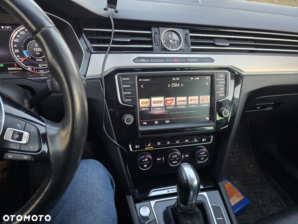 Volkswagen Passat - 13