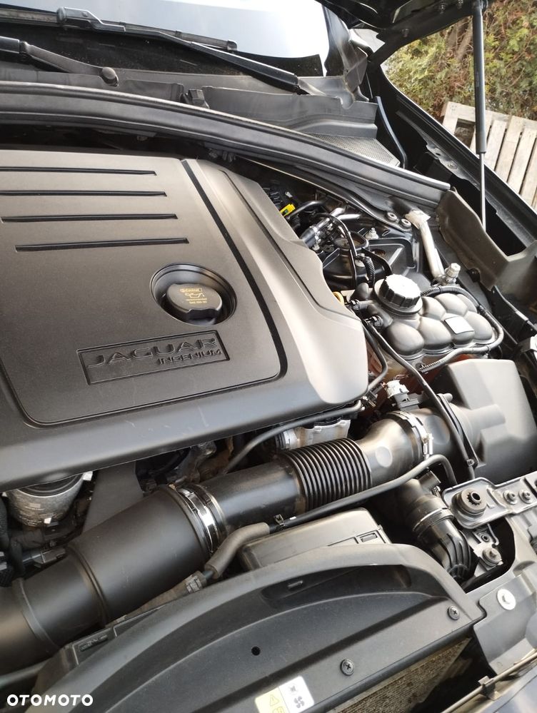 Jaguar F-Pace 20d AWD R-Sport - 8