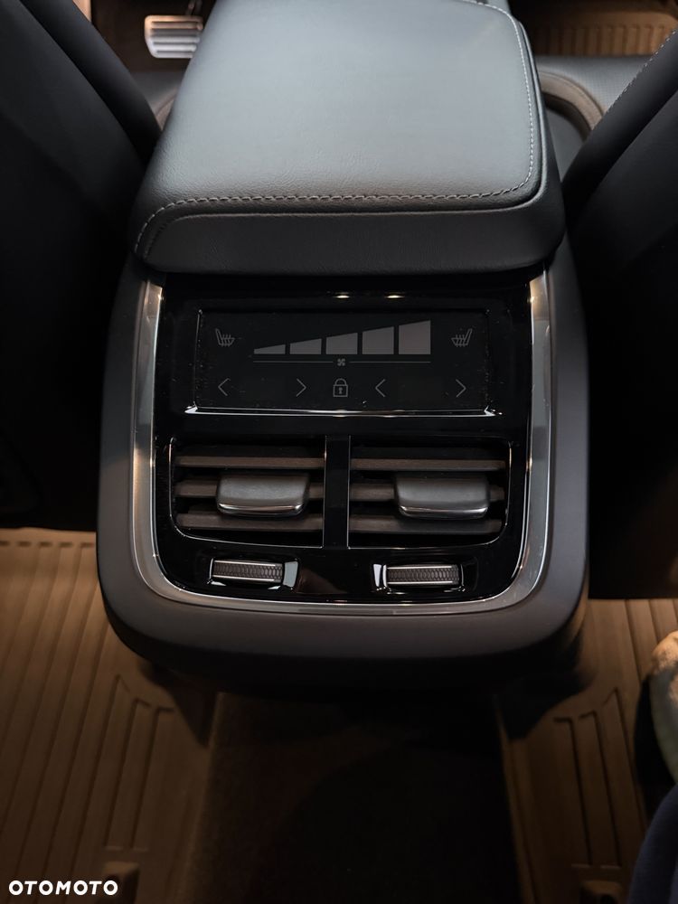 Volvo XC 60 B5 D AWD R-Design - 19