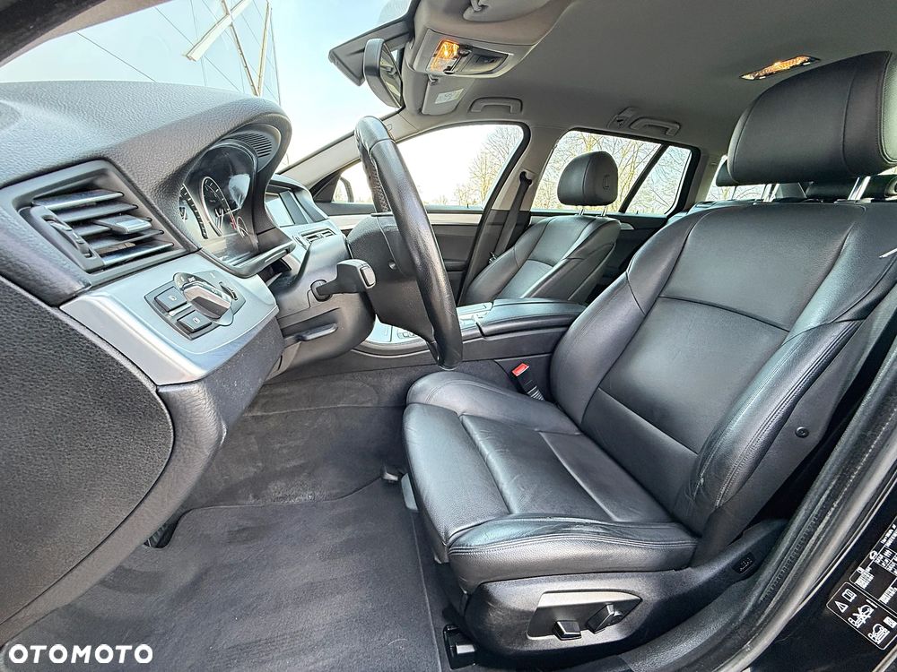 BMW Seria 5 520d xDrive - 13