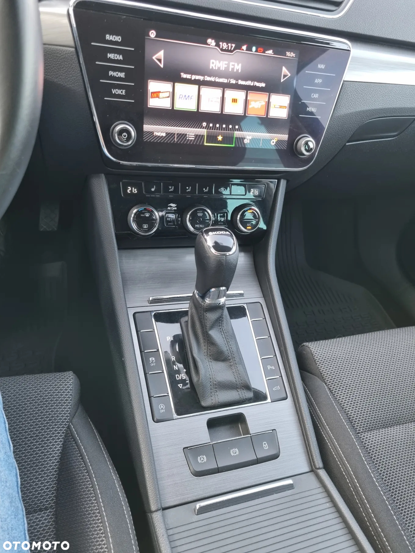 Skoda Superb 2.0 TDI SCR Style DSG - 21