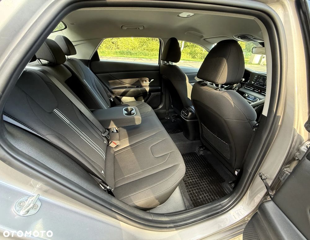 Hyundai Elantra 1.6 Smart CVT - 23