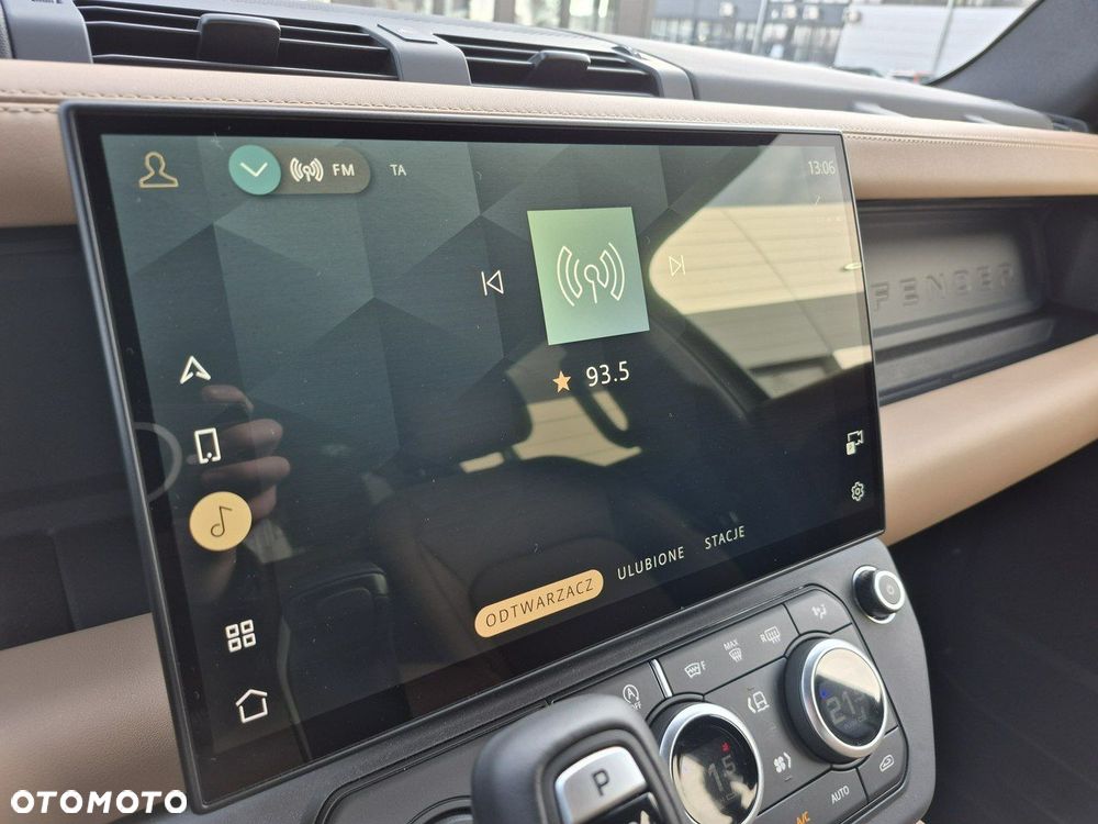 Land Rover Defender - 41