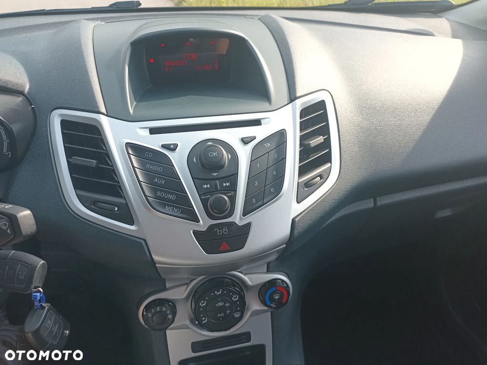 Ford Fiesta 1.25 Ambiente - 24