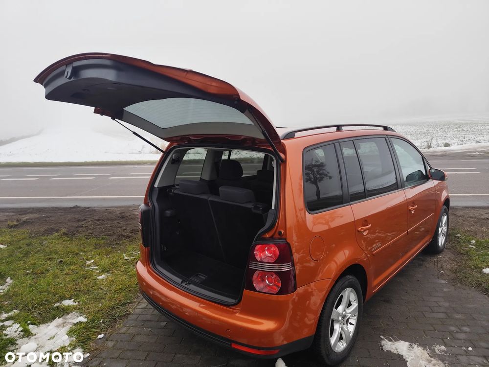 Volkswagen Touran 2.0 TDI Trendline DSG - 37