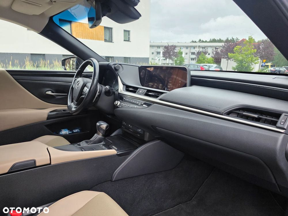 Lexus ES 300h Business Edition + - 22