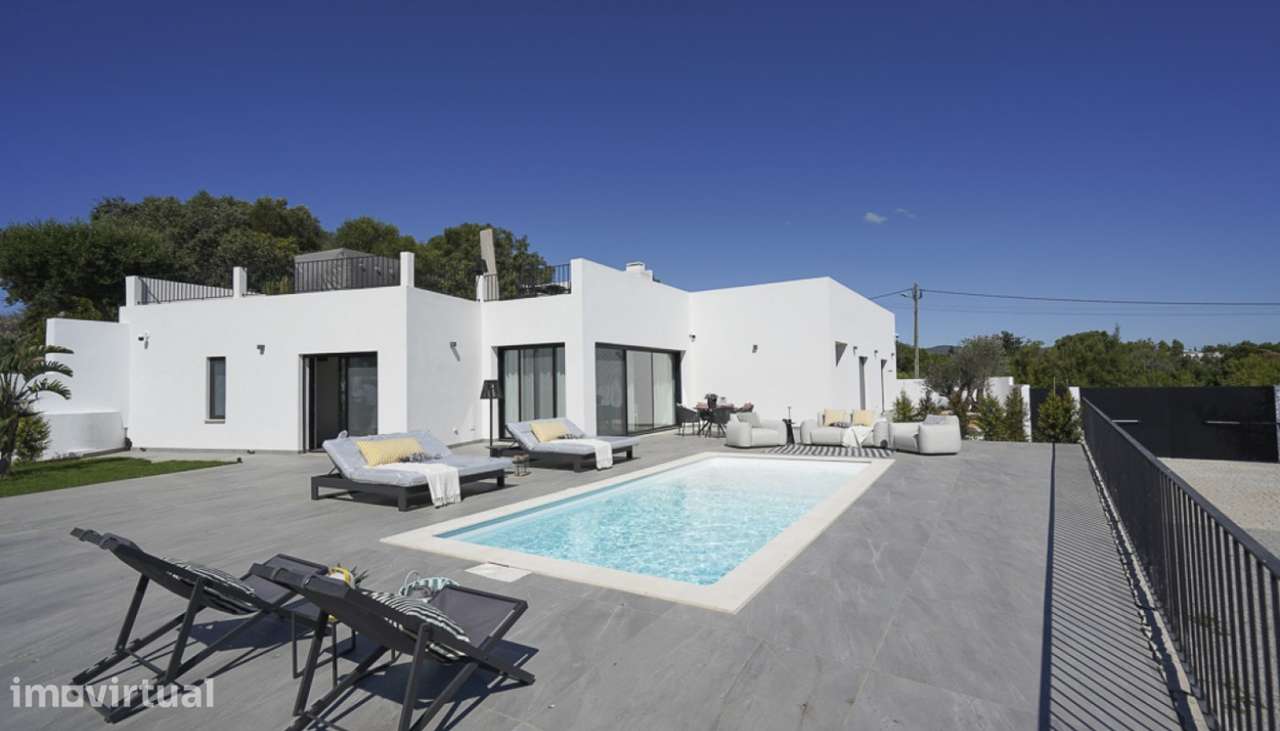 Moradia V4 térrea com piscina, à venda na Fuseta, Algarve - Grande imagem: 2/24