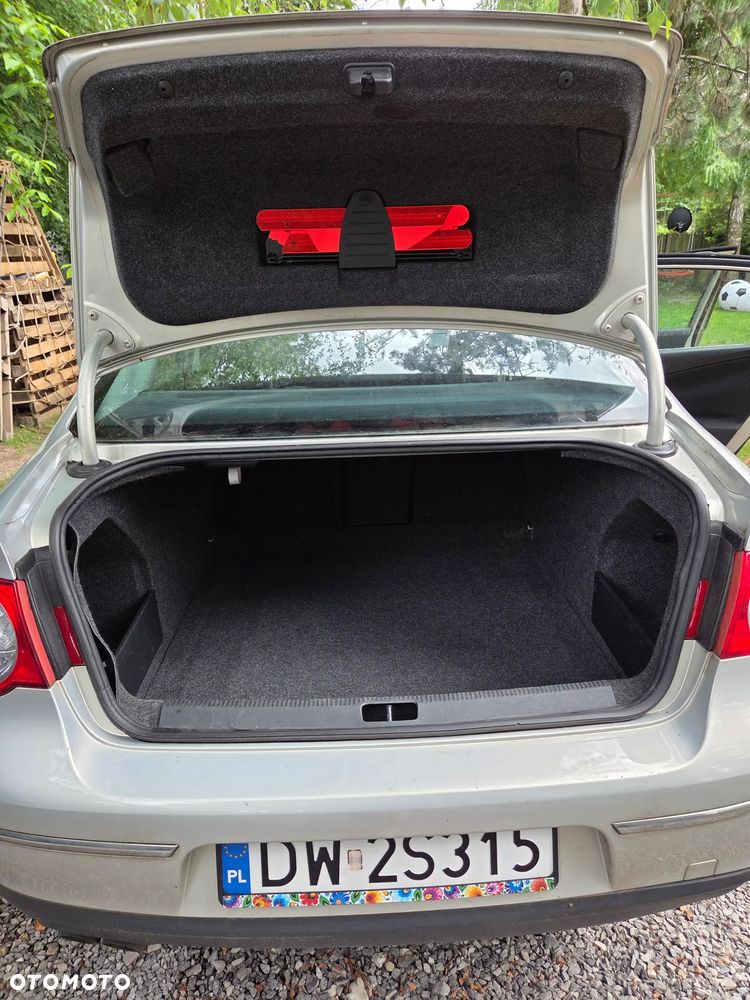 Volkswagen Passat 2.0 TDI Comfortline - 9