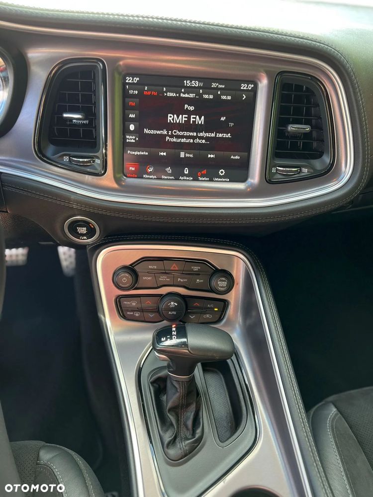 Dodge Challenger - 16