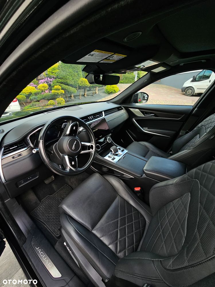 Jaguar F-Pace - 12