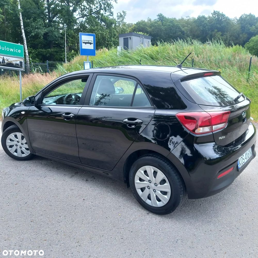 Kia Rio 1.2 L - 4