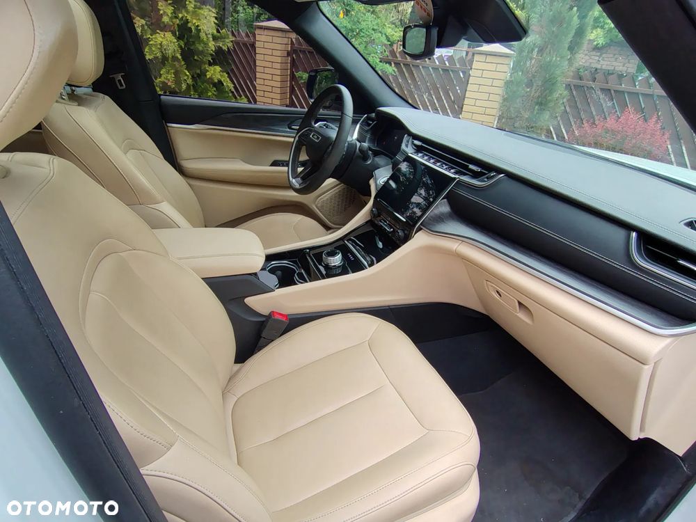 Jeep Grand Cherokee - 23