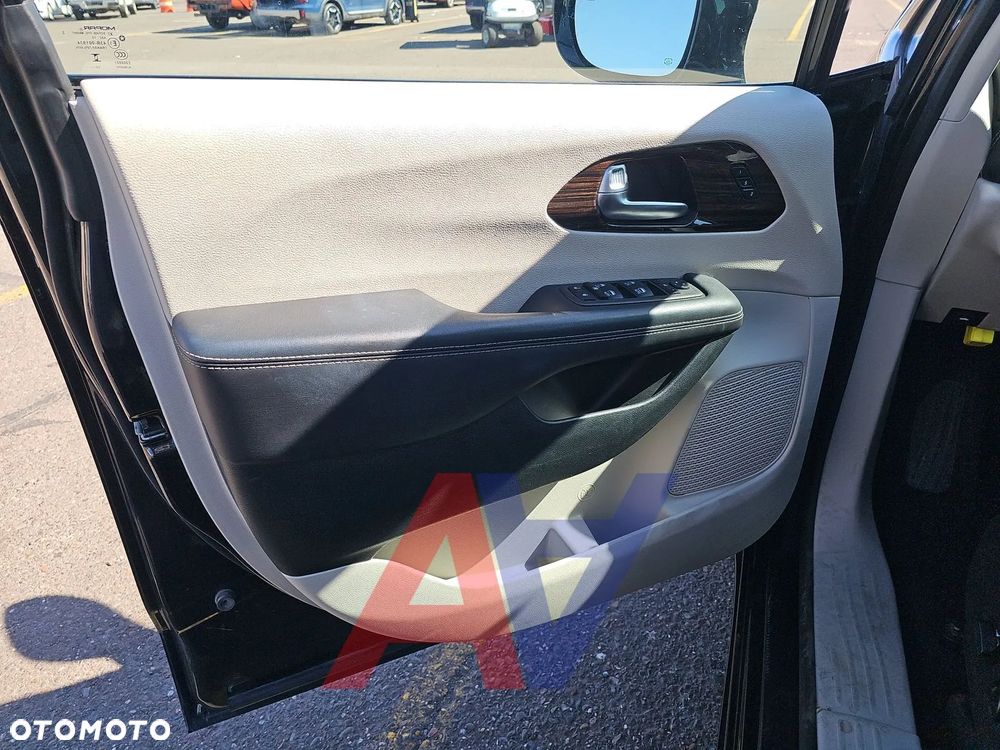 Chrysler Pacifica - 9