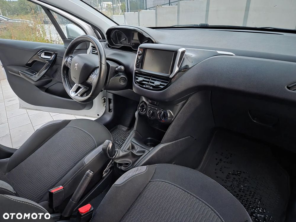 Peugeot 208 - 15