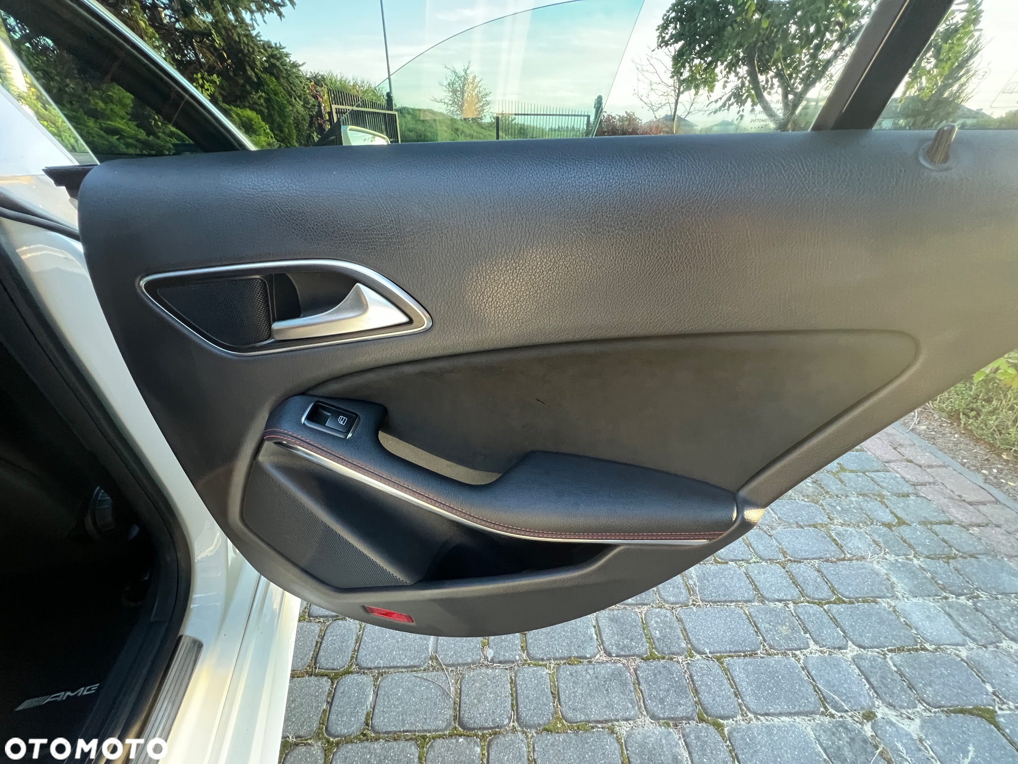 Mercedes-Benz CLA - 12