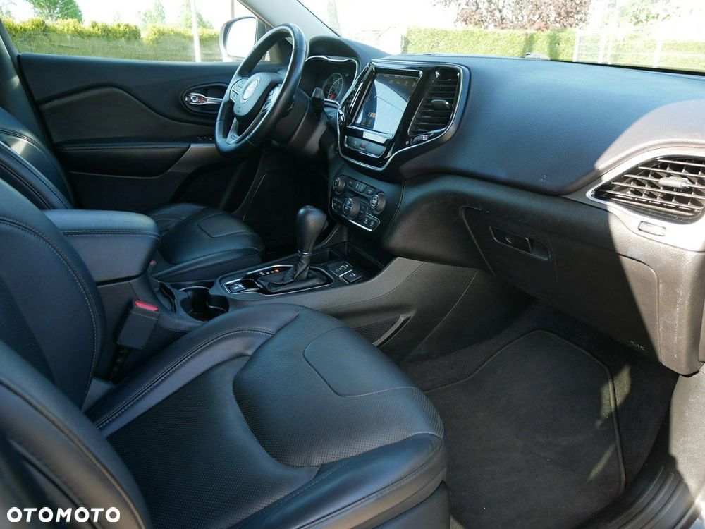 Jeep Cherokee - 22