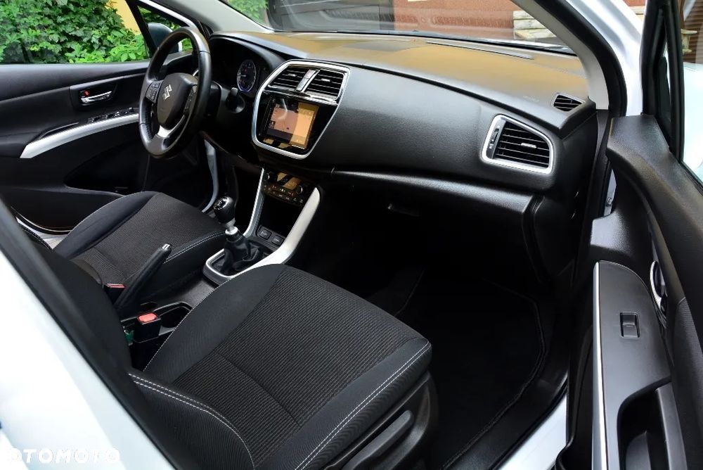 Suzuki SX4 S-Cross 1.4 T Premium - 25