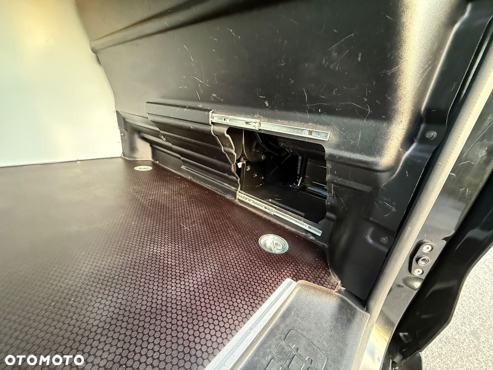 Opel Vivaro - 11