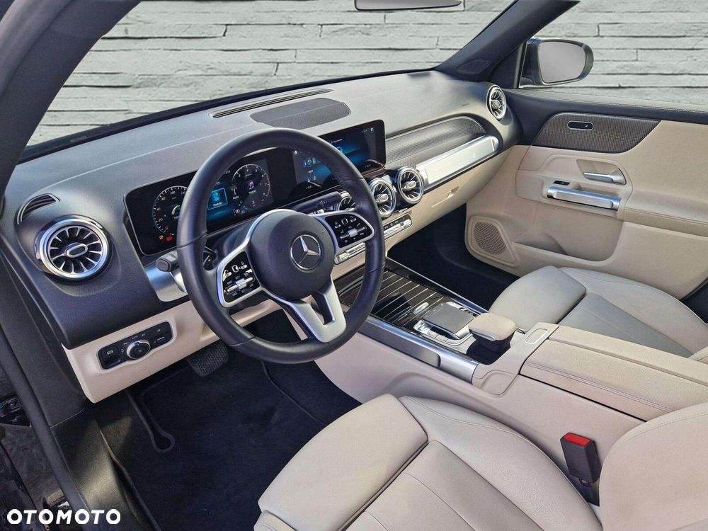 Mercedes-Benz GLB - 11