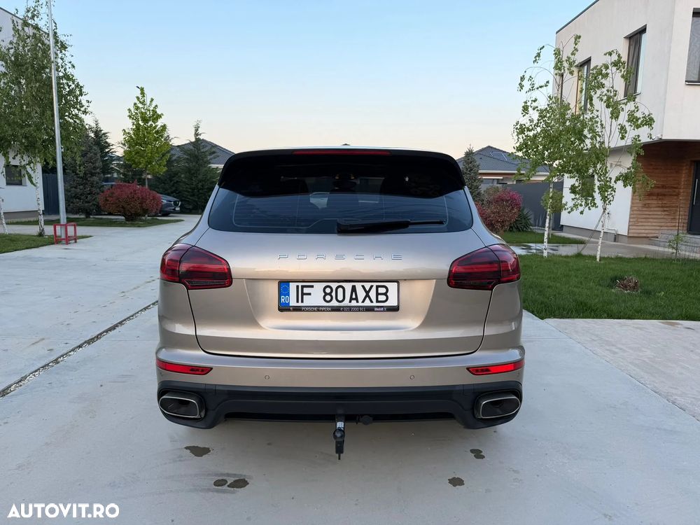Porsche Cayenne 3.0 L - 2
