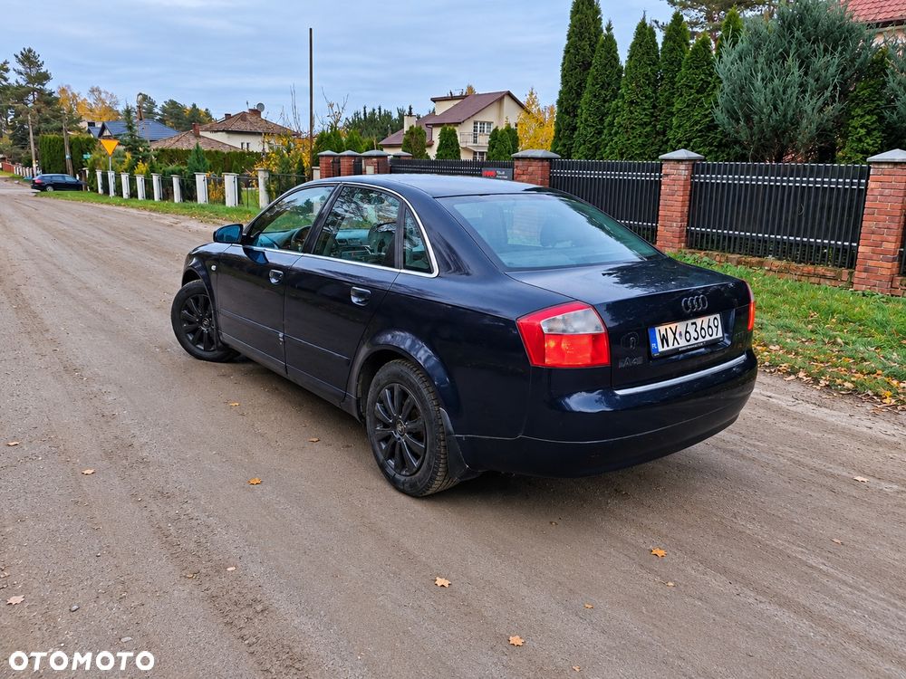 Audi A4 Limousine - 4