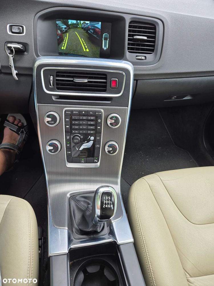 Volvo V60 D2 Momentum - 17