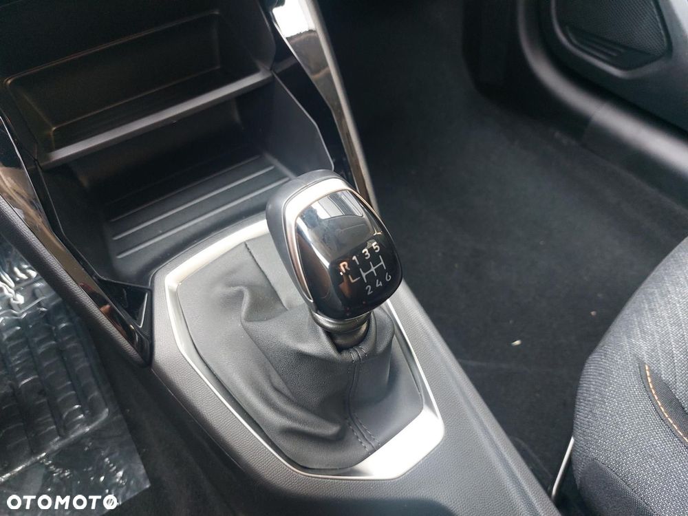 Peugeot 208 - 21